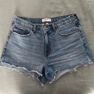 Abercrombie high rise mom short
